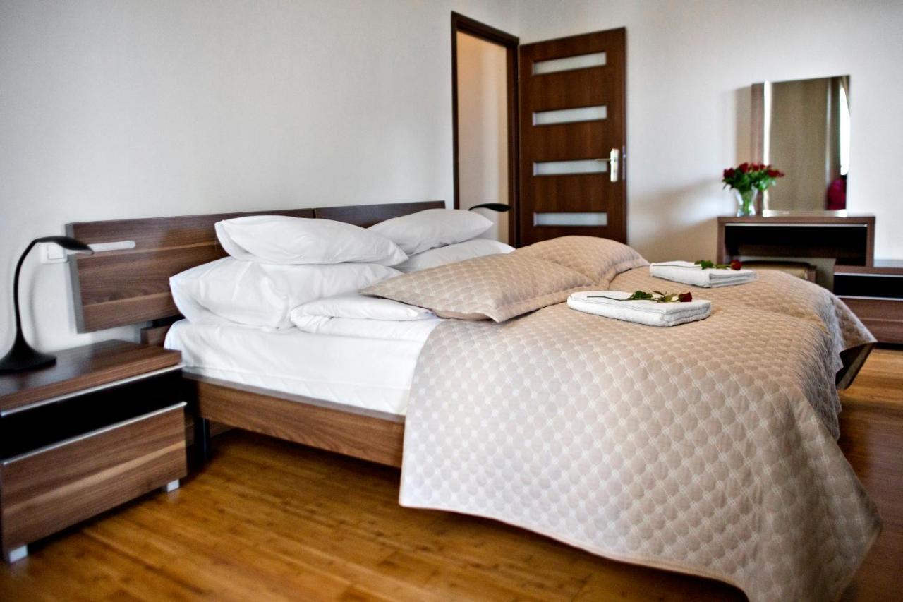 2 Bedrooms Bukowinska P&o Serviced Butas