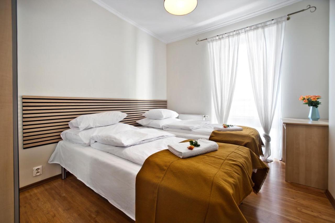 2 Bedrooms Bukowinska P&o Serviced Butas *